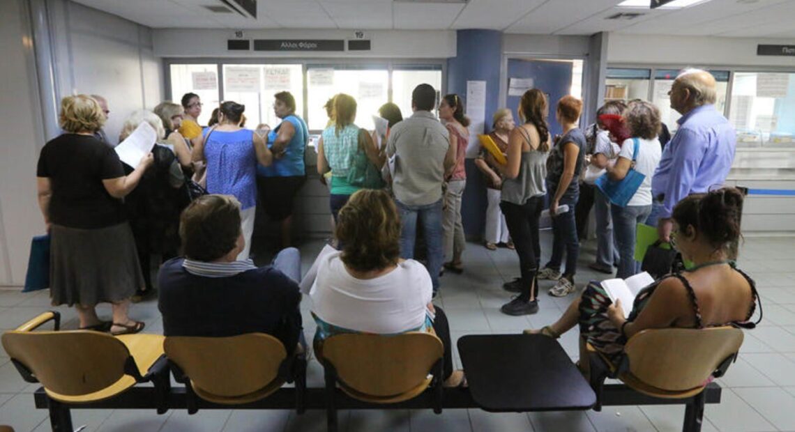 «Θερμό» φθινόπωρο με διπλές πληρωμές κάθε μήνα στην εφορία