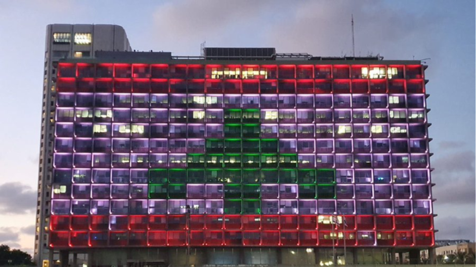 Ισραήλ: Στα χρώματα του Λιβάνου φωτίστηκε το δημαρχείο του Τελ Αβίβ