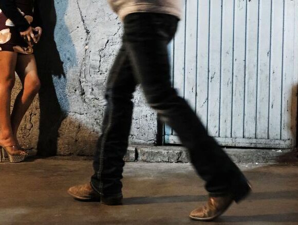 Κοροναϊός : Αμερικανοί συνεχίζουν να επισκέπτονται τα πορνεία του Μεξικού εν μέσω πανδημίας