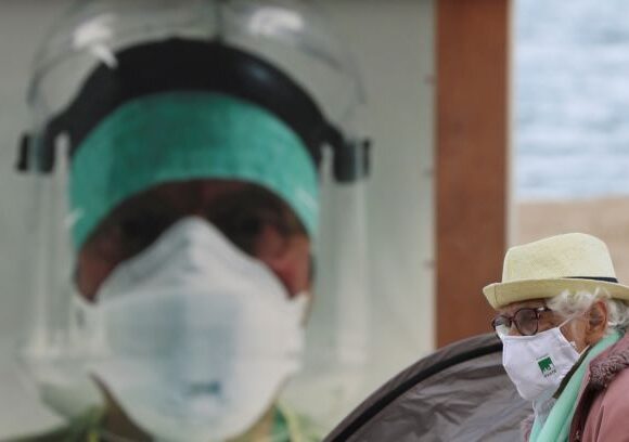 Κοροναϊός: Με υπεριώδη ακτινοβολία απολυμαίνουν τα καροτσάκια του σουπερμάρκετ στο Βέλγιο