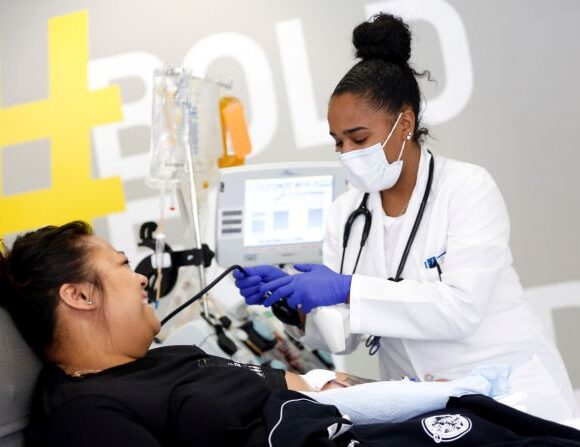 Κοροναϊός : Ο ΠΟΥ «αδειάζει» τον Τραμπ για τη θεραπεία με πλάσμα αίματος