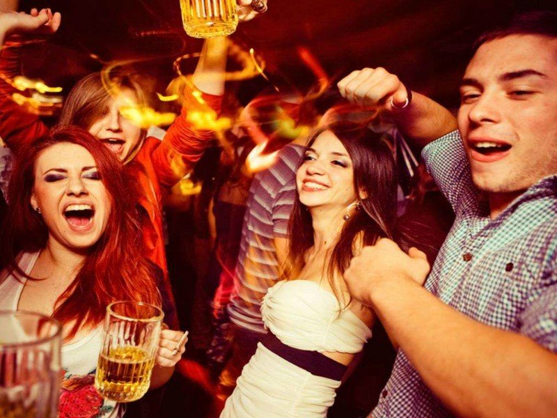 Κορωνοϊός: Οι νέοι δεν είναι άτρωτοι – Στο μικροσκόπιο η συμπεριφορά τους