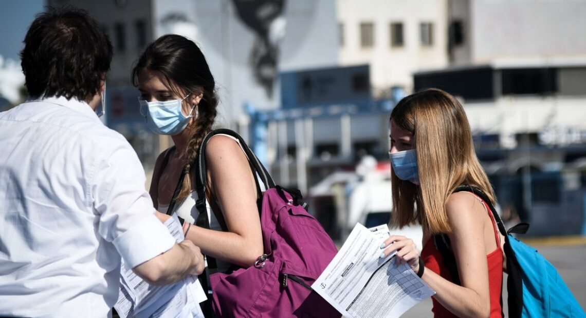Κορωνοϊός: «Στο τραπέζι» εναλλακτικά σενάρια για νέα μέτρα – Ορόσημο η Δευτέρα