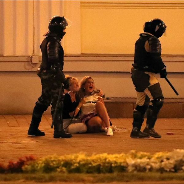 Λευκορωσία: Βασανισμό κρατουμένων καταγγέλουν οι διαδηλωτές – Βήμα πίσω από την κυβέρνηση