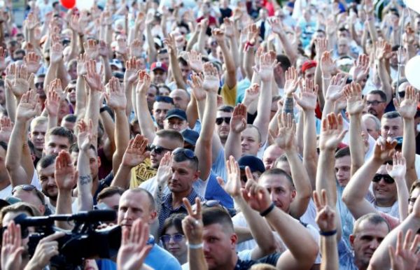Λευκορωσία : Διατεθειμένος να παραδώσει την εξουσία δηλώνει ο Λουκασένκο – Οι διεθνείς αντιδράσεις