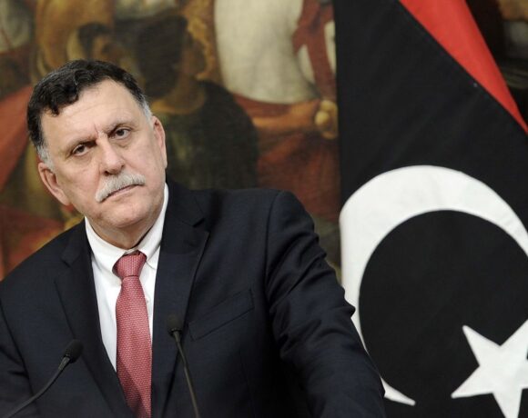Λιβύη : Ρωγμές στην κυβέρνηση Σάρατζ; «Ξήλωσε» και τον υπουργό Άμυνας