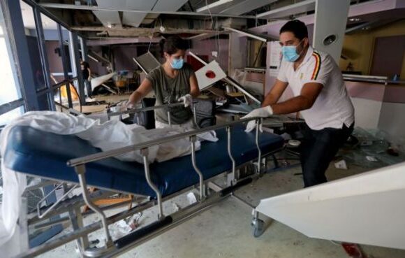 Μαρτυρίες που σοκάρουν στη Βηρυτό: «Παντού υπήρχε αίμα, εξετάζαμε ασθενείς στο σκοτάδι»