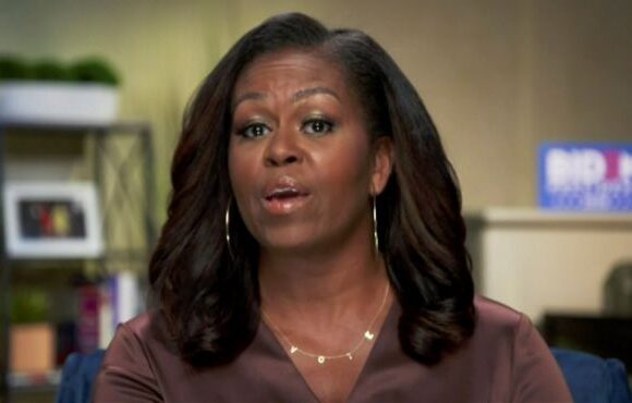 Μισέλ Ομπάμα μαινόμενη κατά Τραμπ: «Είναι ο λάθος πρόεδρος για τη χώρα μας»