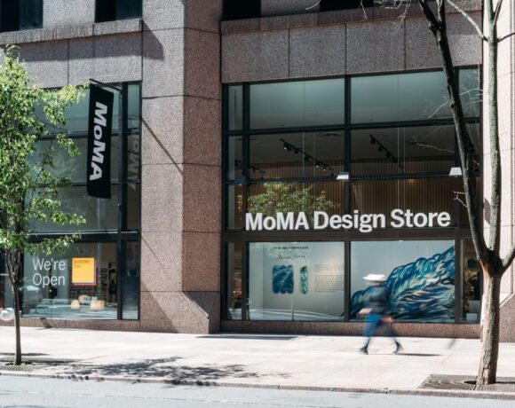 ΜοΜΑ : Ανοίγει ξανά τις πύλες του στο κοινό