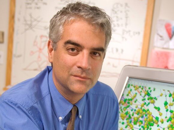 Νίκολας Χρηστάκης στον Economist: Το 40% του παγκόσμιου πληθυσμού θα νοσήσει, εκατομμύρια θα πεθάνουν