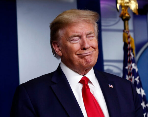 Ο Donald Trump απαιτεί την πώληση του Tiktok έως τις 12 Νοεμβρίου