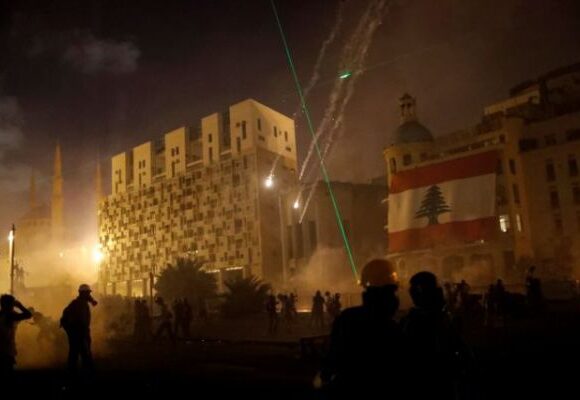 Πεδίο μάχης η Βηρυτός: Βίαιες συγκρούσεις οδηγούν σε πρόωρες εκλογές