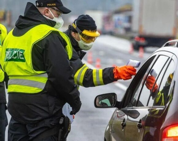 Σέρνουν στα δικαστήρια την εταιρεία που έφερε τον κορωνοϊό στην Ευρώπη;