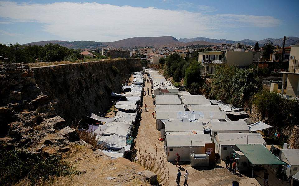 Σε πλήρη υγειονομικό αποκλεισμό τίθεται το Κέντρο Υποδοχής και Ταυτοποίησης της ΒΙΑΛ στη Χίo