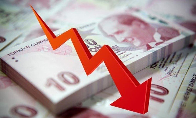 Στην «εντατική» η λίρα, νέο χαμηλό ιστορικό ρεκόρ – Επί ποδός πολέμου η Τουρκία για να αναχαιτίσει την κατάρρευση