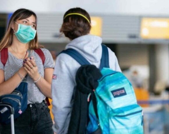 Συναγερμός από τον ΠΟΥ: Από 20 έως 40 ετών οι υπερμεταδότες του ιού