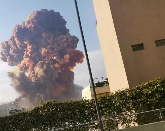 Συνταρακτικό: Η στιγμή της φονικής έκρηξης στην Βηρυτό σε αργή κίνηση