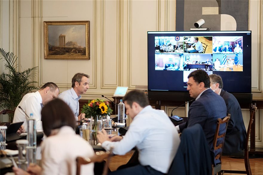 Τηλεδιάσκεψη υπό τον πρωθυπουργό τη Δευτέρα για την αύξηση των κρουσμάτων