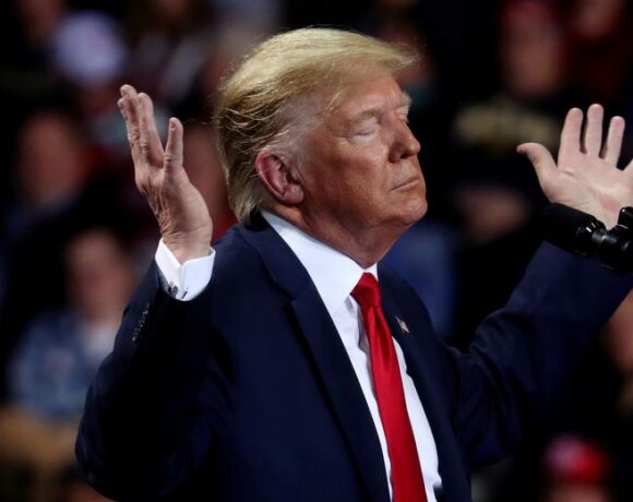 Τραμπ: Λέει «ναι» στην επιστολική ψήφο παίρνοντας πίσω τα περί νοθείας