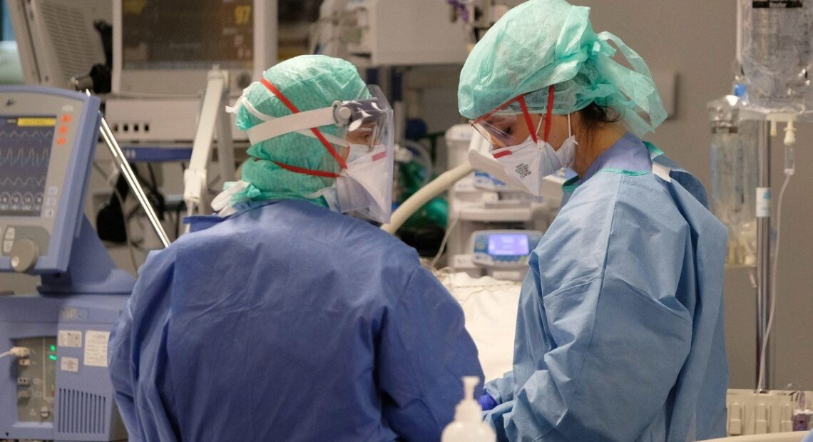 Covid 19: 810.000 νεκροί και πάνω από 23 εκατ