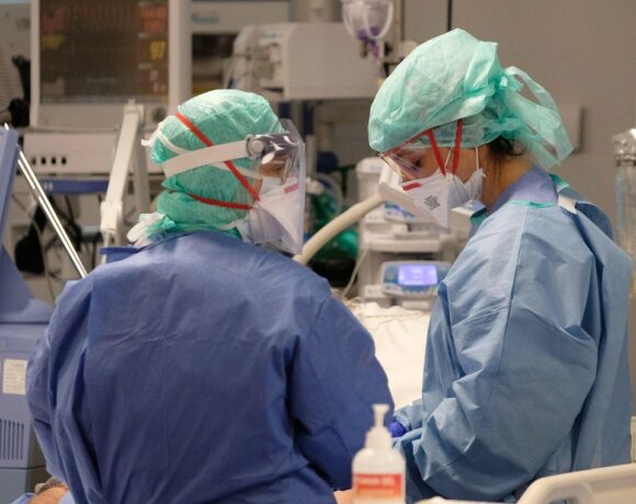 Covid 19: 810.000 νεκροί και πάνω από 23 εκατ