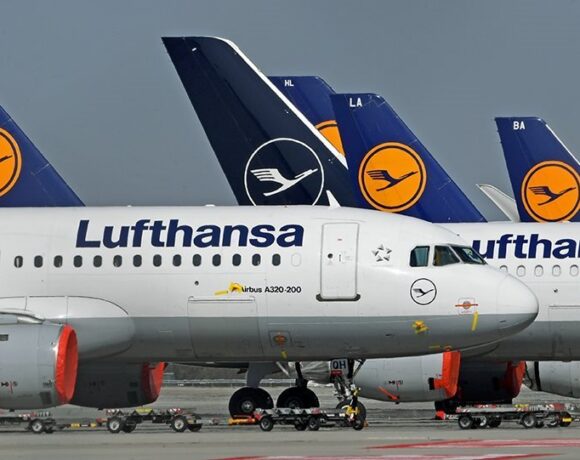 O Όμιλος Lufthansa περιορίζει τις εξαιρέσεις για την υποχρεωτική χρήση μάσκας