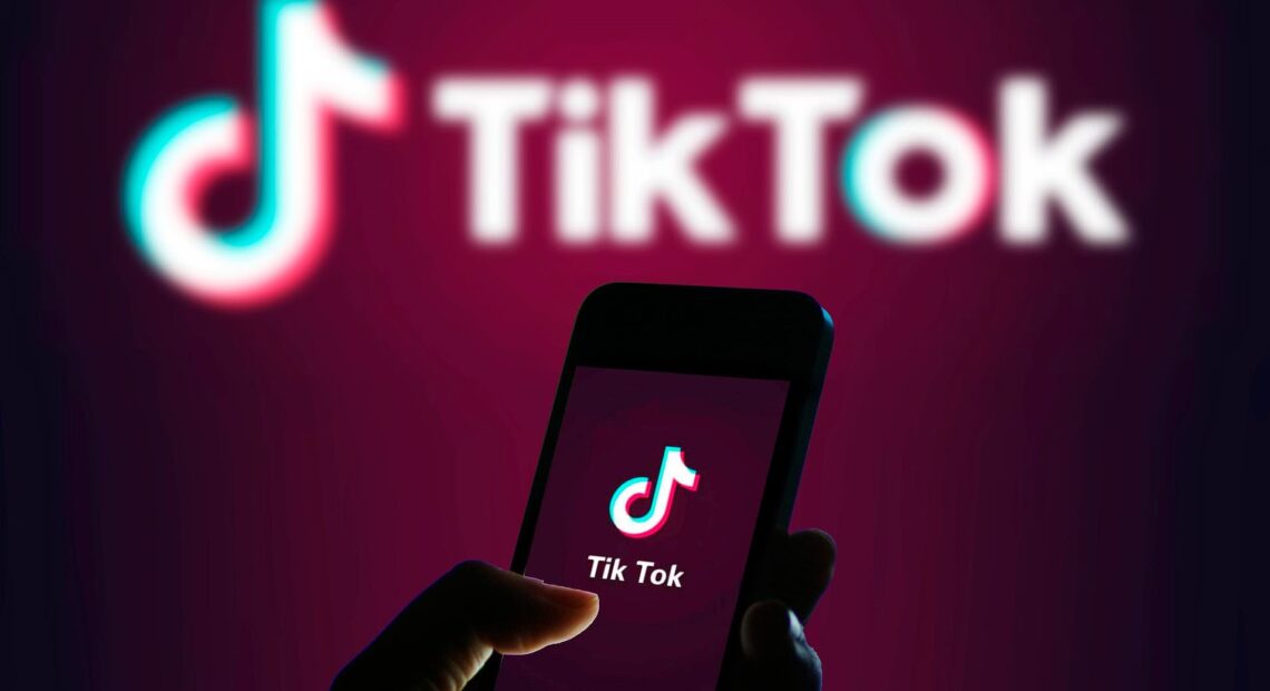 Tiktok: Κατήργησε 380.000 βίντεο και 1