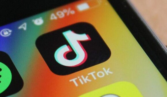Tiktok : Ποια είναι αυτή η νέα εφαρμογή και γιατί «σφάζονται» ΗΠΑ – Κίνα για χάρη του