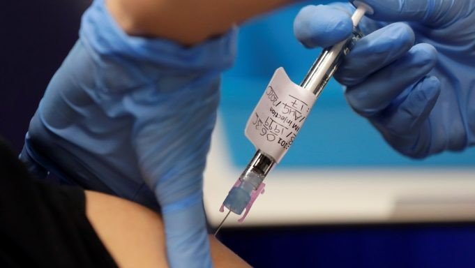 Astrazeneca: Πόσο θα κρατήσει η παύση των δοκιμών – Τι λένε οι ειδικοί