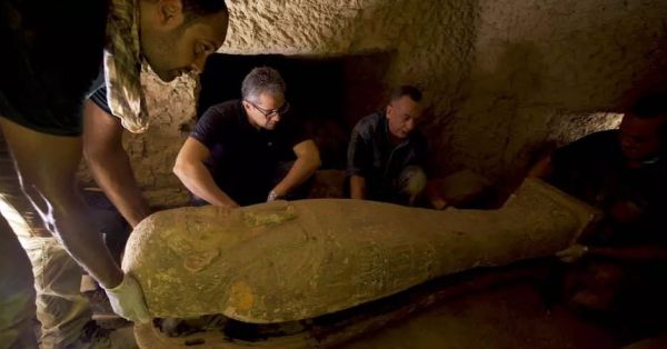 Ανακάλυψη που κόβει την ανάσα: 14 σαρκοφάγοι 2