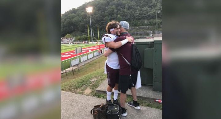 Βίντεο γροθιά στο στομάχι: Είδε τον γιο του να παίζει ποδόσφαιρο λίγο πριν πεθάνει