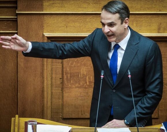 Βουλή: Οι πολιτικοί αρχηγοί διασταυρώνουν τα ξίφη τους για τις συνέπειες της πανδημίας