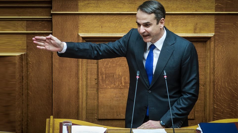 Βουλή: Οι πολιτικοί αρχηγοί διασταυρώνουν τα ξίφη τους για τις συνέπειες της πανδημίας