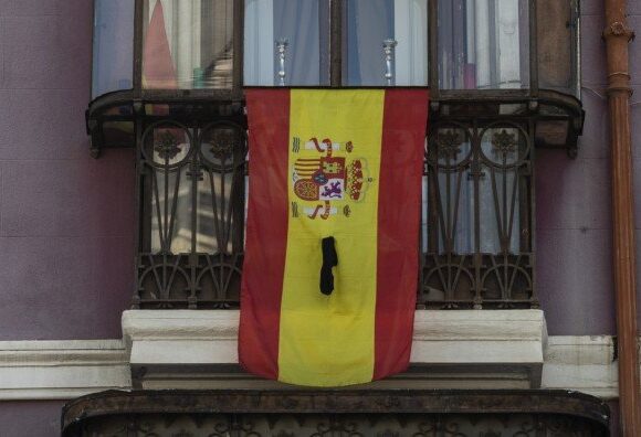 Η Ισπανία μειώνει τη διάρκεια της καραντίνας, παρά την αντίθεση του ΠΟΥ