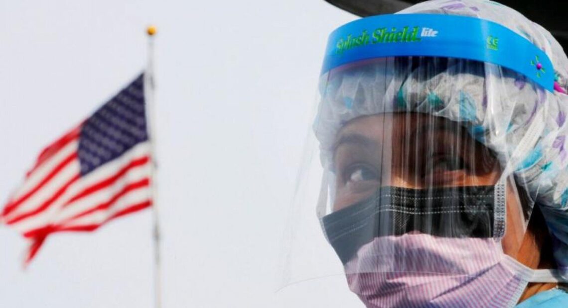 ΗΠΑ: Έσπασε το «φράγμα» των 200