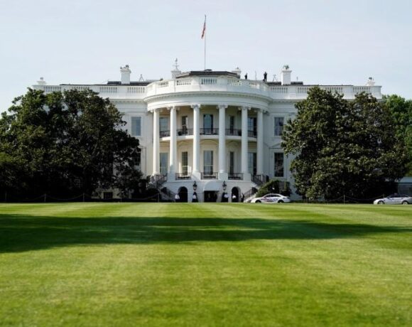 ΗΠΑ: Σύλληψη ύποπτης για την αποστολή του φακέλου με δηλητήριο στον Τραμπ