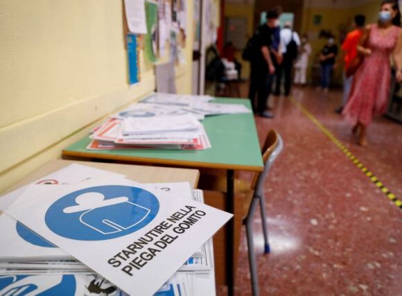 Ιταλία : Χιλιάδες μαθητές στους δρόμους κατά της εκπαιδευτικής πολιτικής εν μέσω κοροναϊού