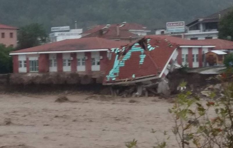 Κακοκαιρία «Ιανός»: Επιχειρήσεις διάσωσης σε όλη την Ελλάδα