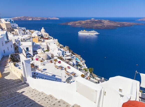 Κοροναϊός: Η Βρετανία βάζει σε καραντίνα ταξιδιώτες από επτά ελληνικά νησιά