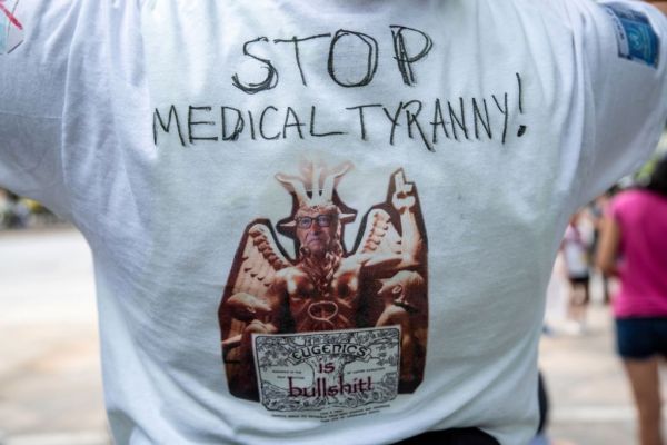 Κοροναϊός : Η εναλλακτική πραγματικότητα του Τραμπ και των ψηφοφόρων του