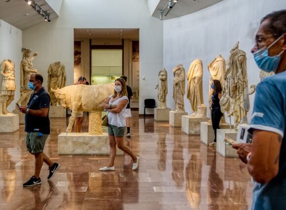 Κοροναϊός : Πώς λειτουργούν θέατρα, κινηματογράφοι, μουσεία – Τι ισχύει για τις συναυλίες