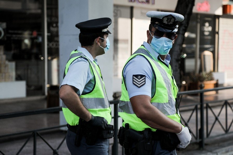 Κορωνοϊός: Πρόστιμα, «λουκέτα» και συλλήψεις για τη μη τηρηση των μέτρων