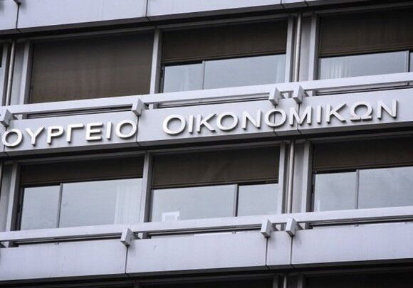 Κύκλοι ΥΠΟΙΚ: «Μήλα με πορτοκάλια» συγκρίνει ο ΣΥΡΙΖΑ