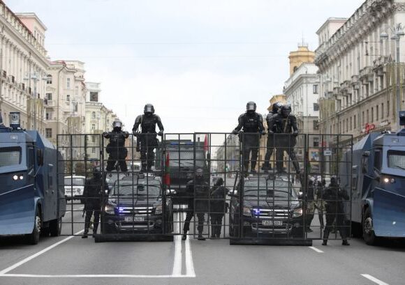 Λευκορωσία : Αγρια καταστολή των μαζικών διαδηλώσεων – «Πάνω από 200 συλλήψεις»