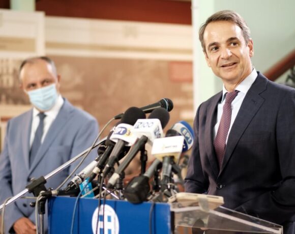 Μητσοτάκης σε παραγωγικούς φορείς: Η ύφεση δεν θα περάσει το 7,9%