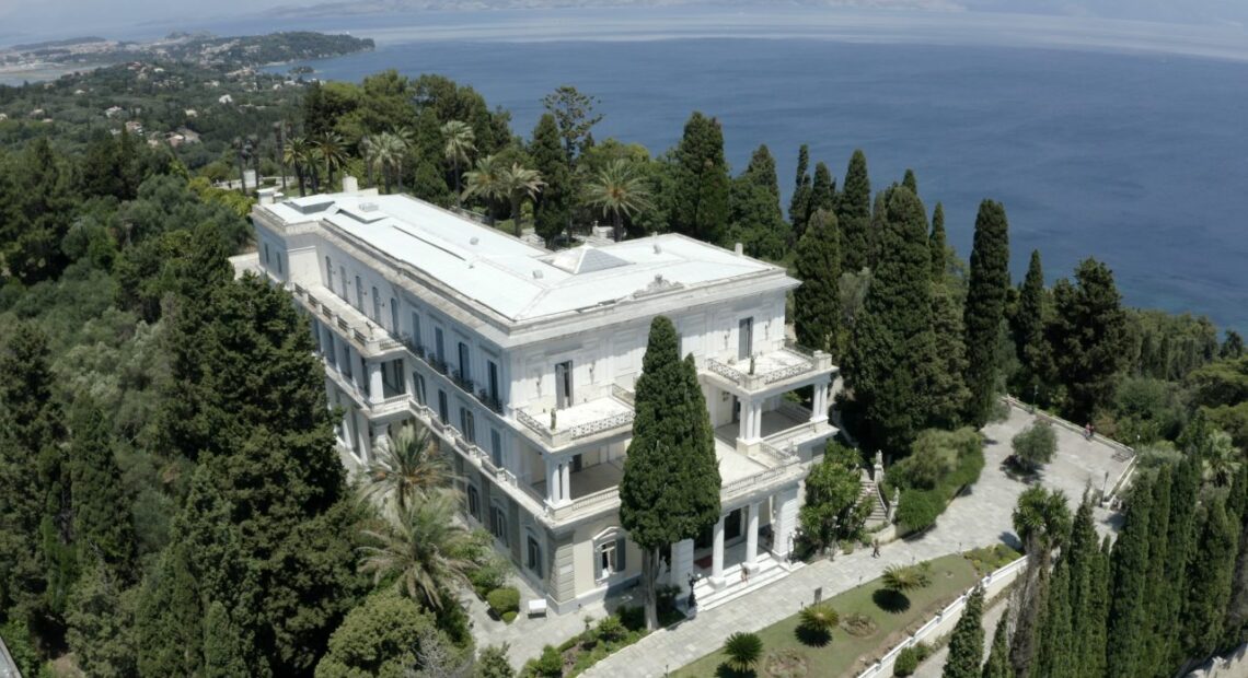 Μνημόνιο Συνεργασίας ΕΤΑΔ και ΥΠΠΟΑ για την αναβάθμιση του Αχιλλείου Κέρκυρας