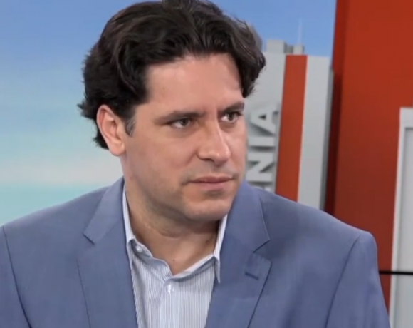 Πάνω από 73