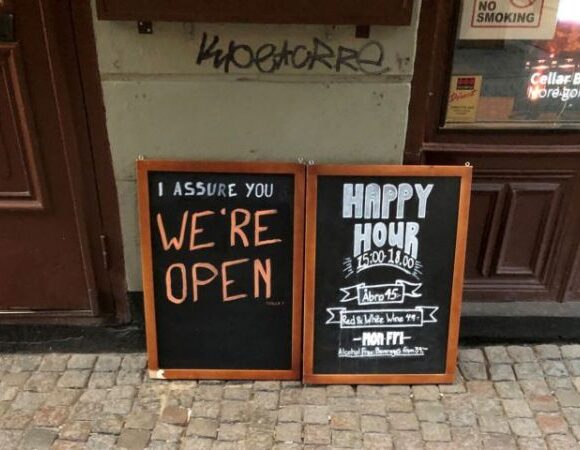 Σουηδία : Το «μαύρο πρόβατο» δικαιώνεται – Μείωση των κρουσμάτων κοροναϊού