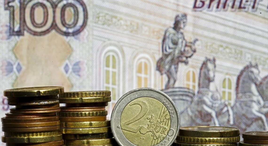 Συνεχίζει να υποχωρεί το ρούβλι έναντι του ευρώ