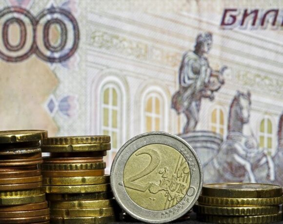 Συνεχίζει να υποχωρεί το ρούβλι έναντι του ευρώ